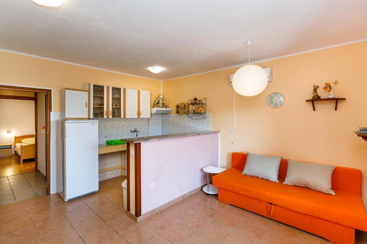 Apartments With A Parking Space Kornic, Krk - 5306 외부 사진