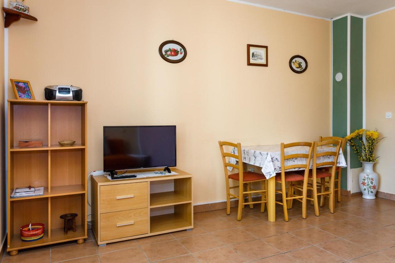 Apartments With A Parking Space Kornic, Krk - 5306 외부 사진