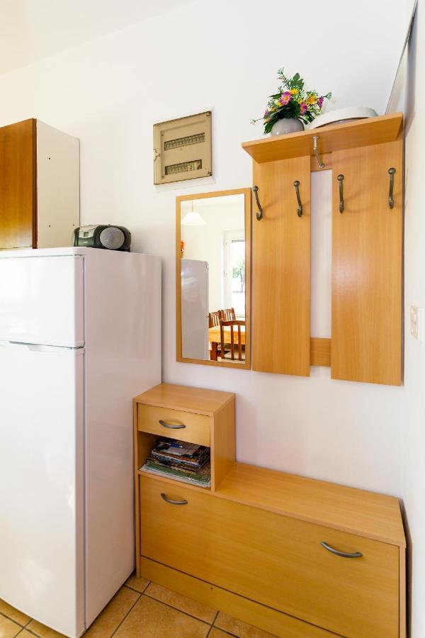 Apartments With A Parking Space Kornic, Krk - 5306 외부 사진